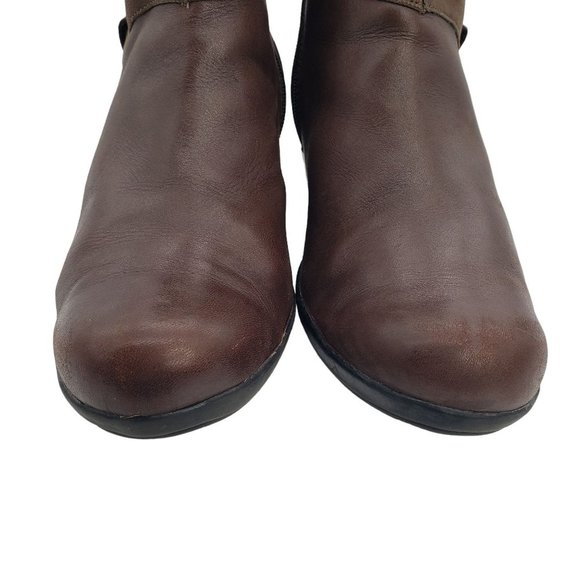 CLARKS Sz 9 Wide Ingalls Dover Brown Leather Side Zip Heeled Ankle Comfort Boots - Picture 12 of 14